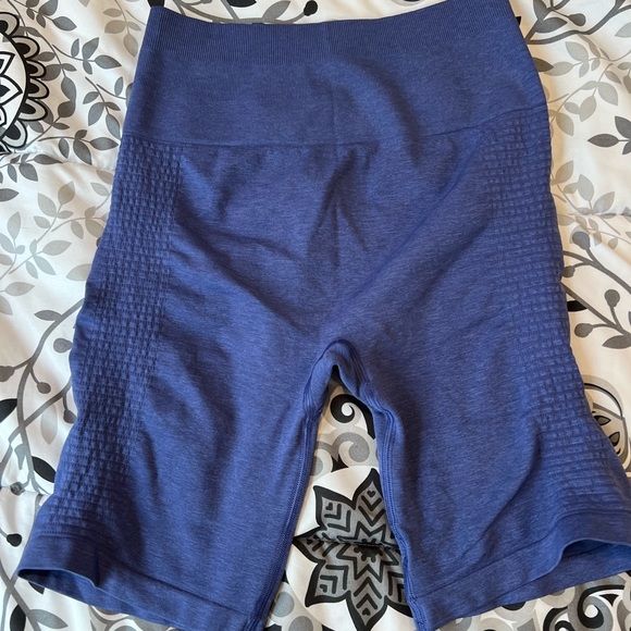 Alphalete Biker Shorts - Picture 1 of 3